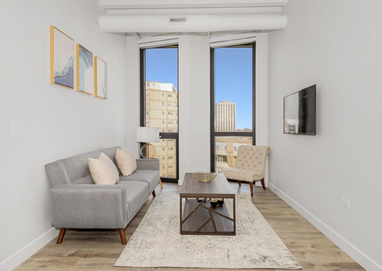 Chic 2 Bedroom With Gym Meeting By Gia *