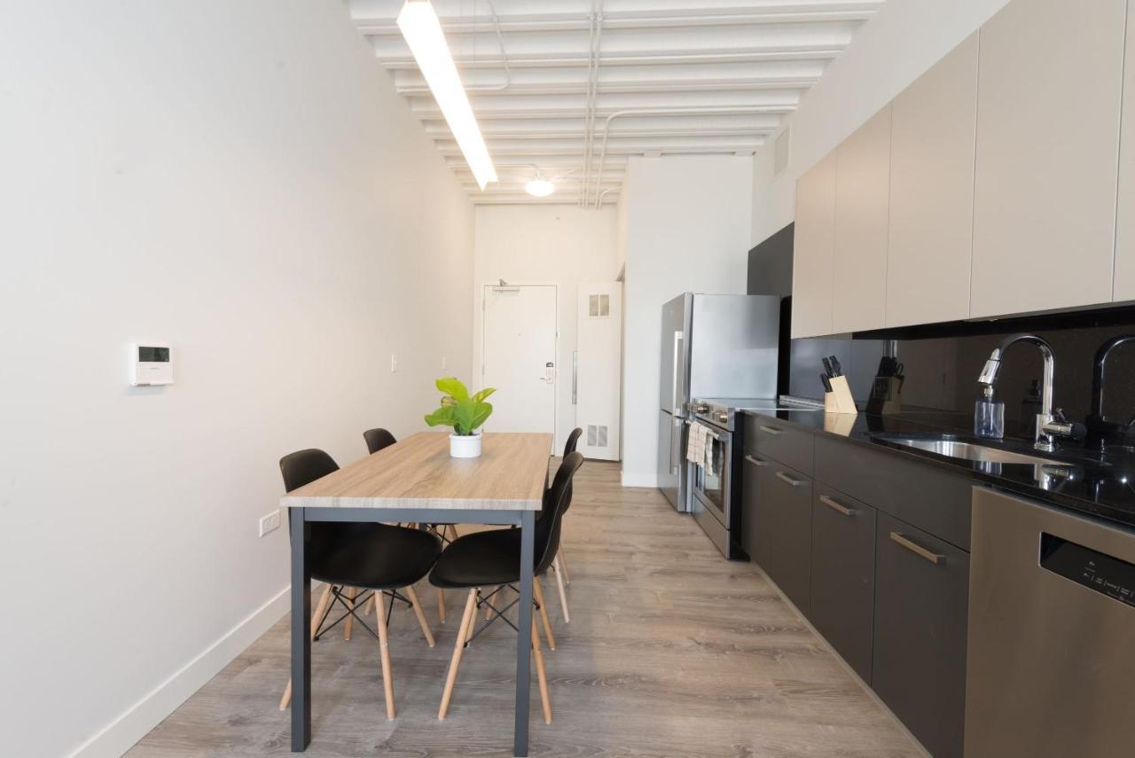 Chic 2 Bedroom With Gym Meeting By Gia Apartment
