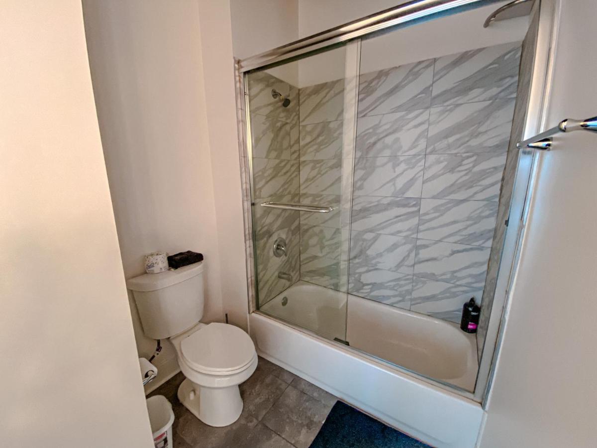 Spacious And Luxurious 3br-2ba Near Mccormick Place With Optional Parking - Sleeps 10 Chicago