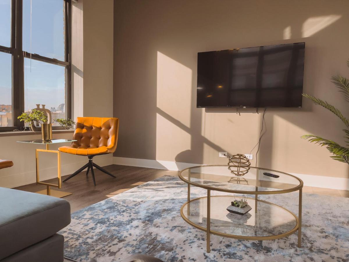 Spacious And Luxurious 3br-2ba Near Mccormick Place With Optional Parking - Sleeps 10 Chicago
