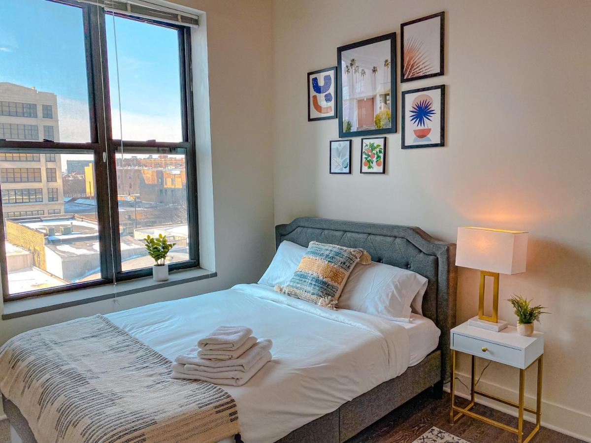 Spacious And Luxurious 3br-2ba Near Mccormick Place With Optional Parking - Sleeps 10 *