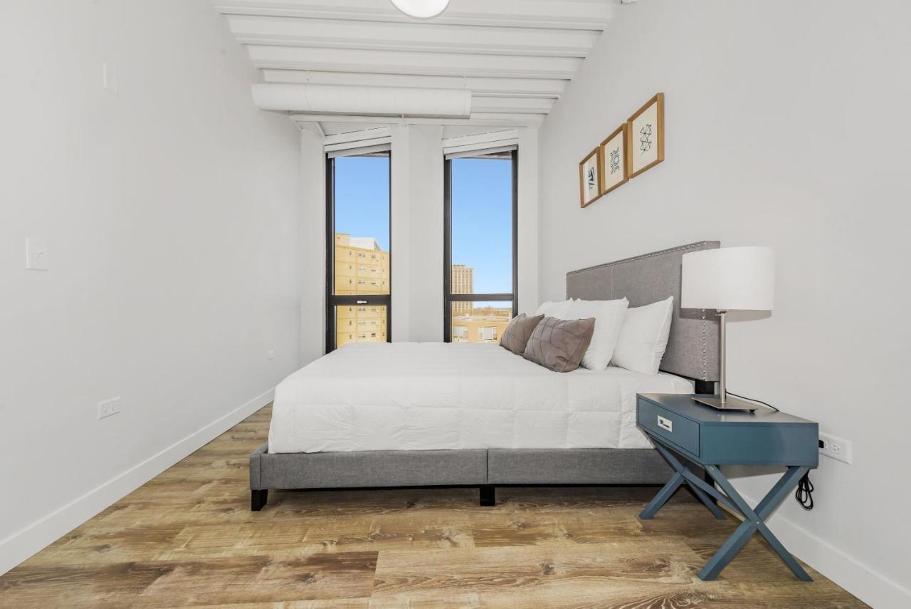 Chic 2 Bedroom With Gym Meeting By Gia Apartment *