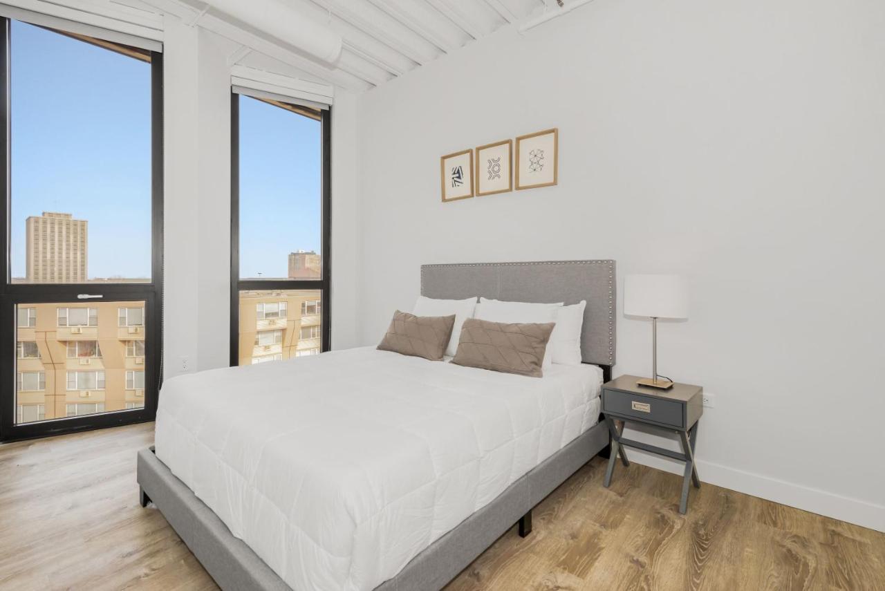 Apartment Chic 2 Bedroom With Gym Meeting By Gia *