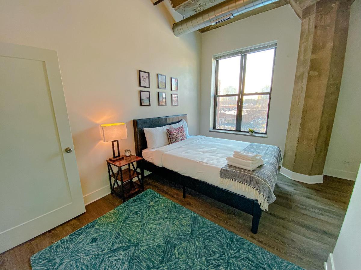 Spacious And Luxurious 3br-2ba Near Mccormick Place With Optional Parking - Sleeps 10 Apartment Chicago