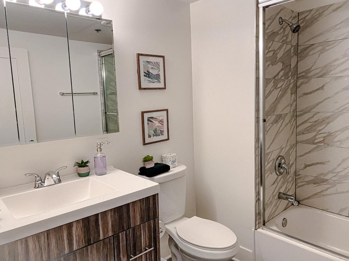 Spacious And Luxurious 3br-2ba Near Mccormick Place With Optional Parking - Sleeps 10 Apartment