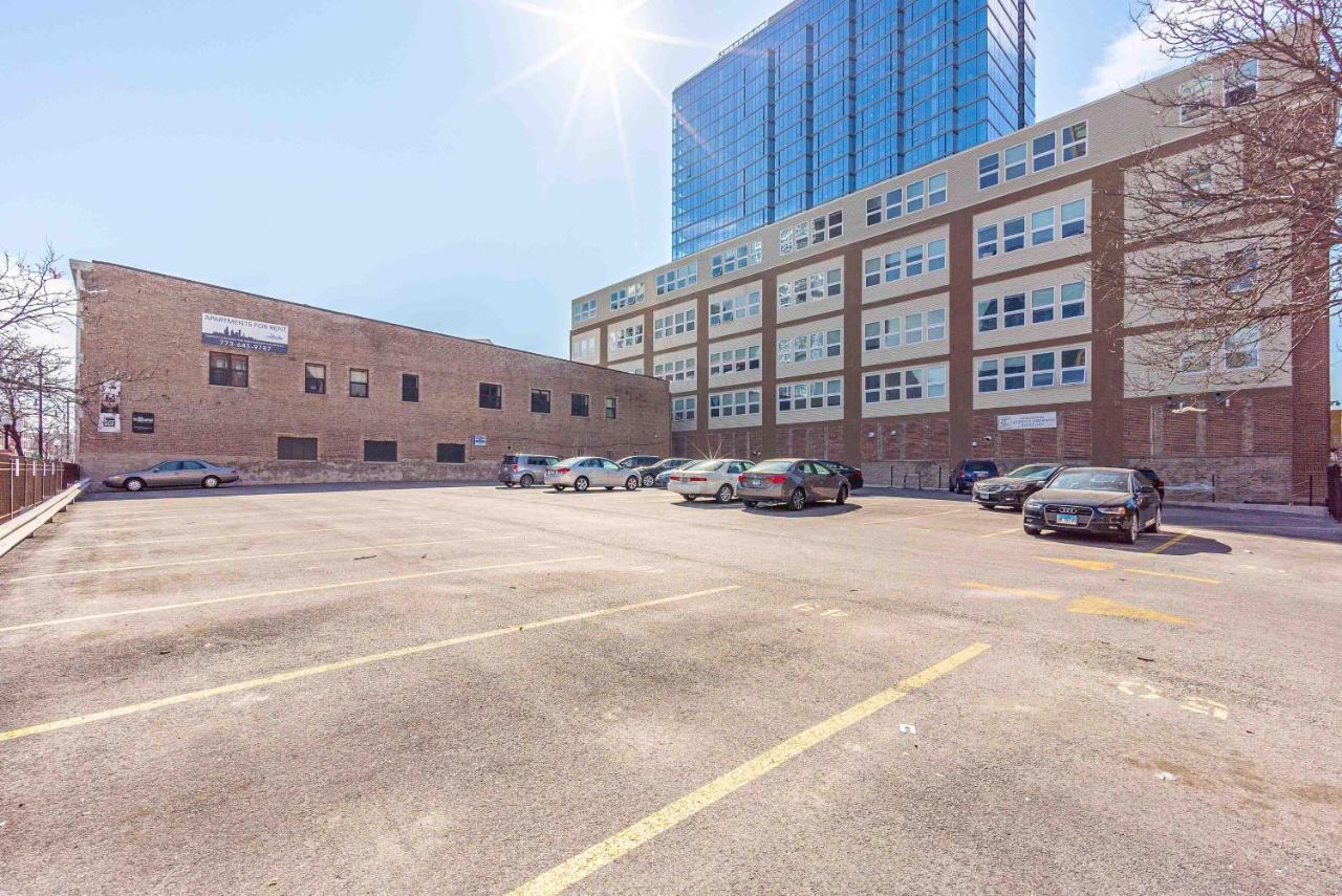 Spacious And Luxurious 3br-2ba Near Mccormick Place With Optional Parking - Sleeps 10 Apartment *