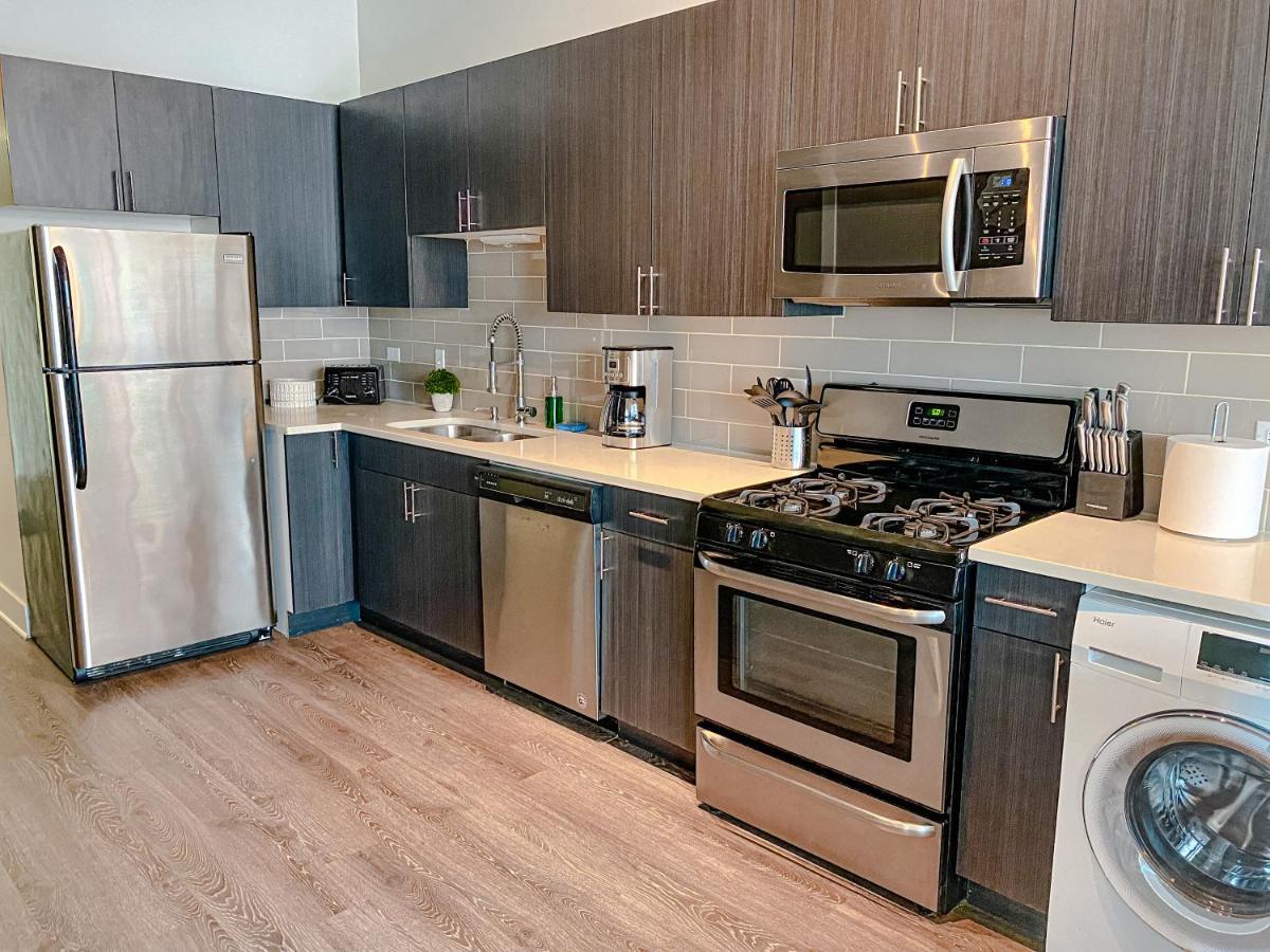 Spacious And Luxurious 3br-2ba Near Mccormick Place With Optional Parking - Sleeps 10 * Chicago