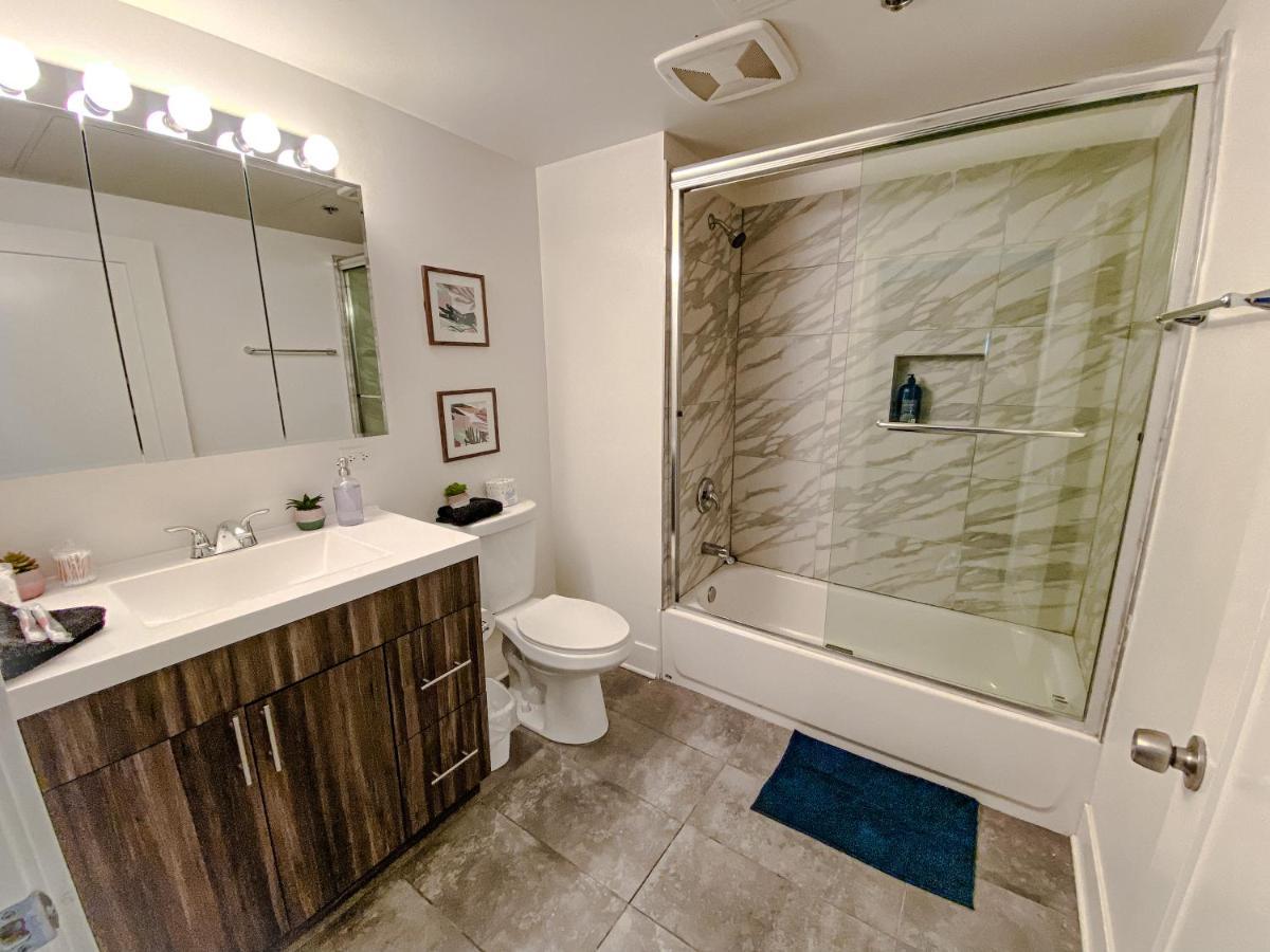 Apartment Spacious And Luxurious 3br-2ba Near Mccormick Place With Optional Parking - Sleeps 10 *