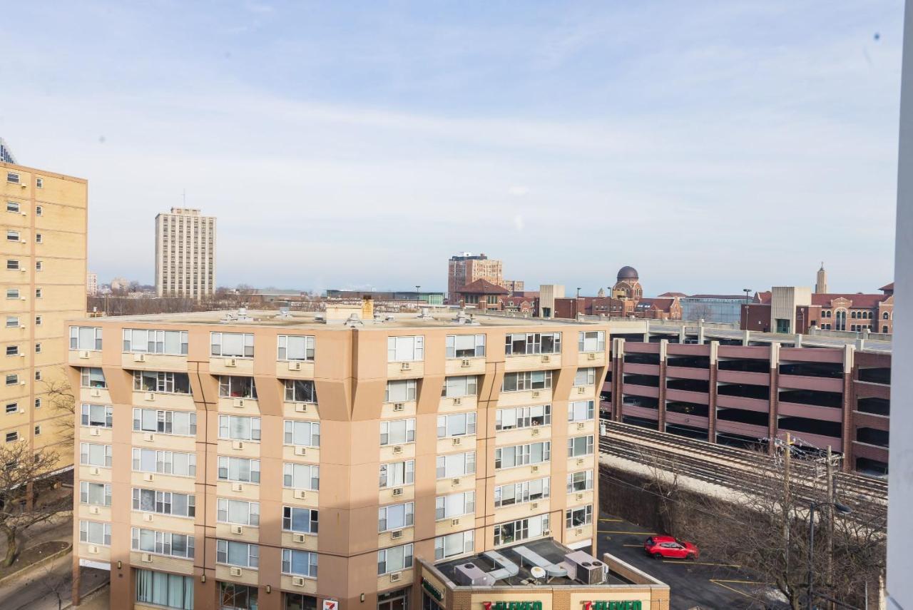 Chic 2 Bedroom With Gym Meeting By Gia Apartment