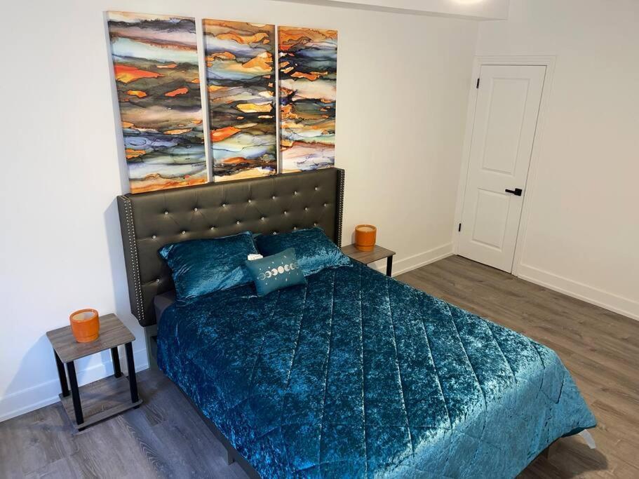 Apartment Luxury 3 Bedroom With Fireplace & Lake View!