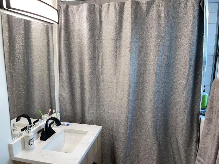 Apartment Luxury 3 Bedroom With Fireplace & Lake View! Chicago
