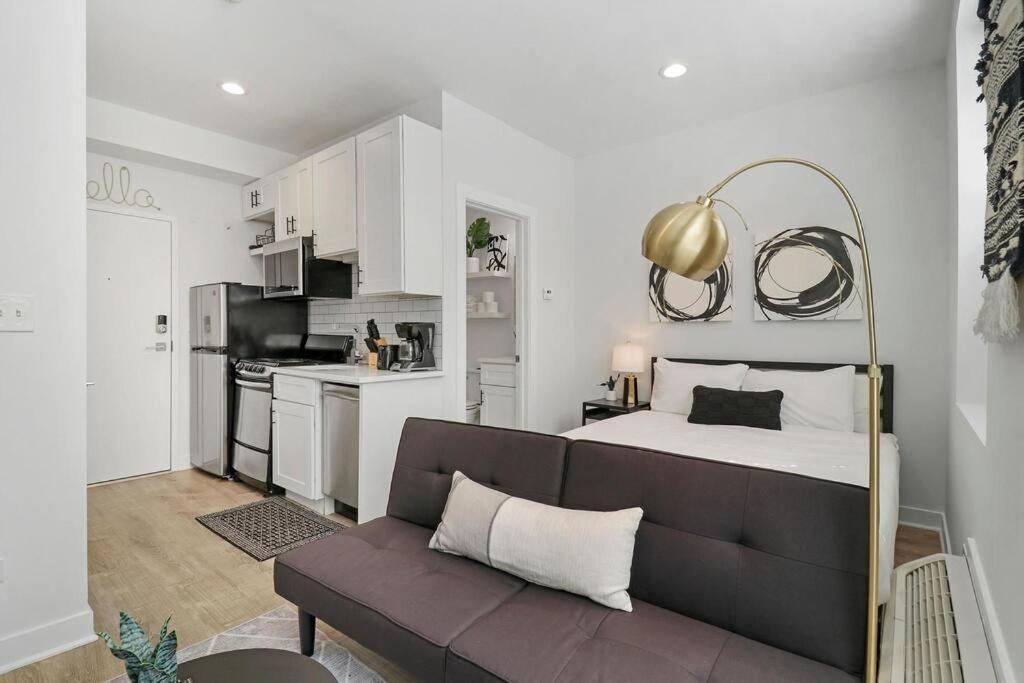 & Comfy Studio Apt Close To Shops & Dining - Montrose 210 & 212 * Chicago