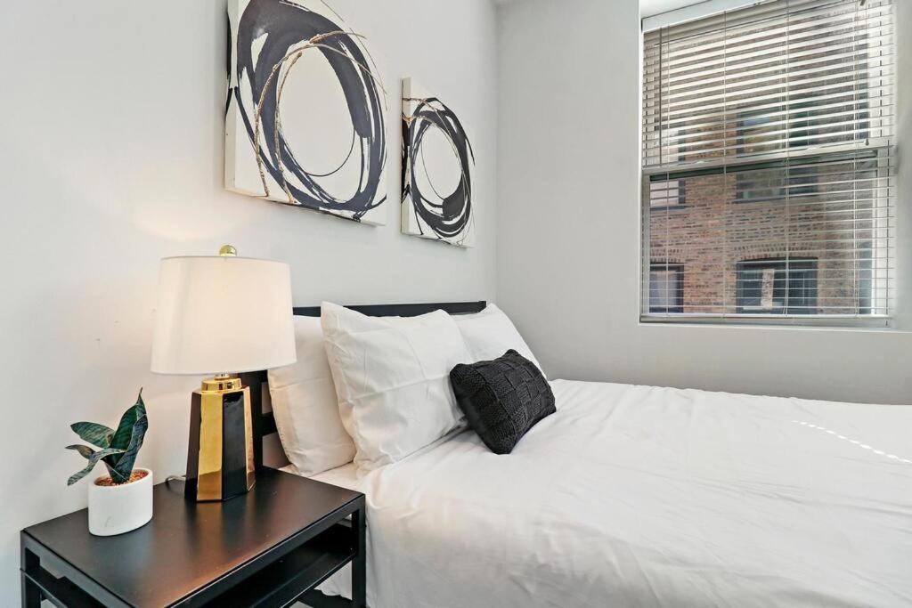 & Comfy Studio Apt Close To Shops & Dining - Montrose 210 & 212 Chicago