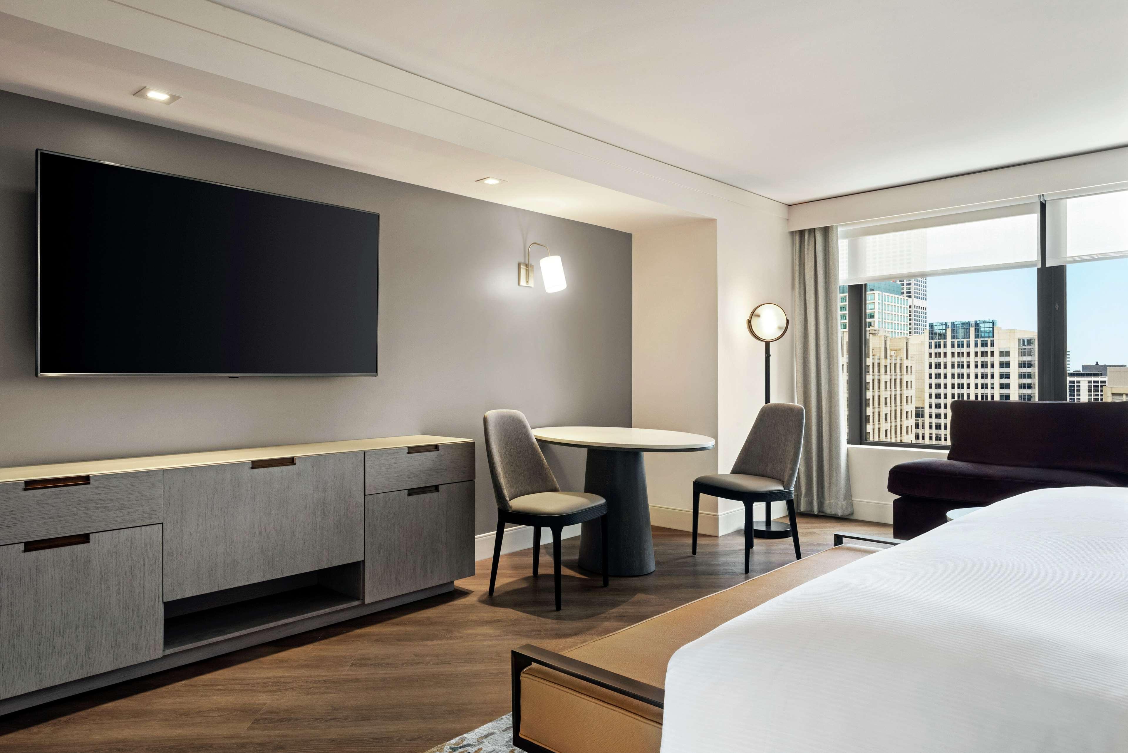 Hotel Doubletree By Hilton Magnificent Mile 4*