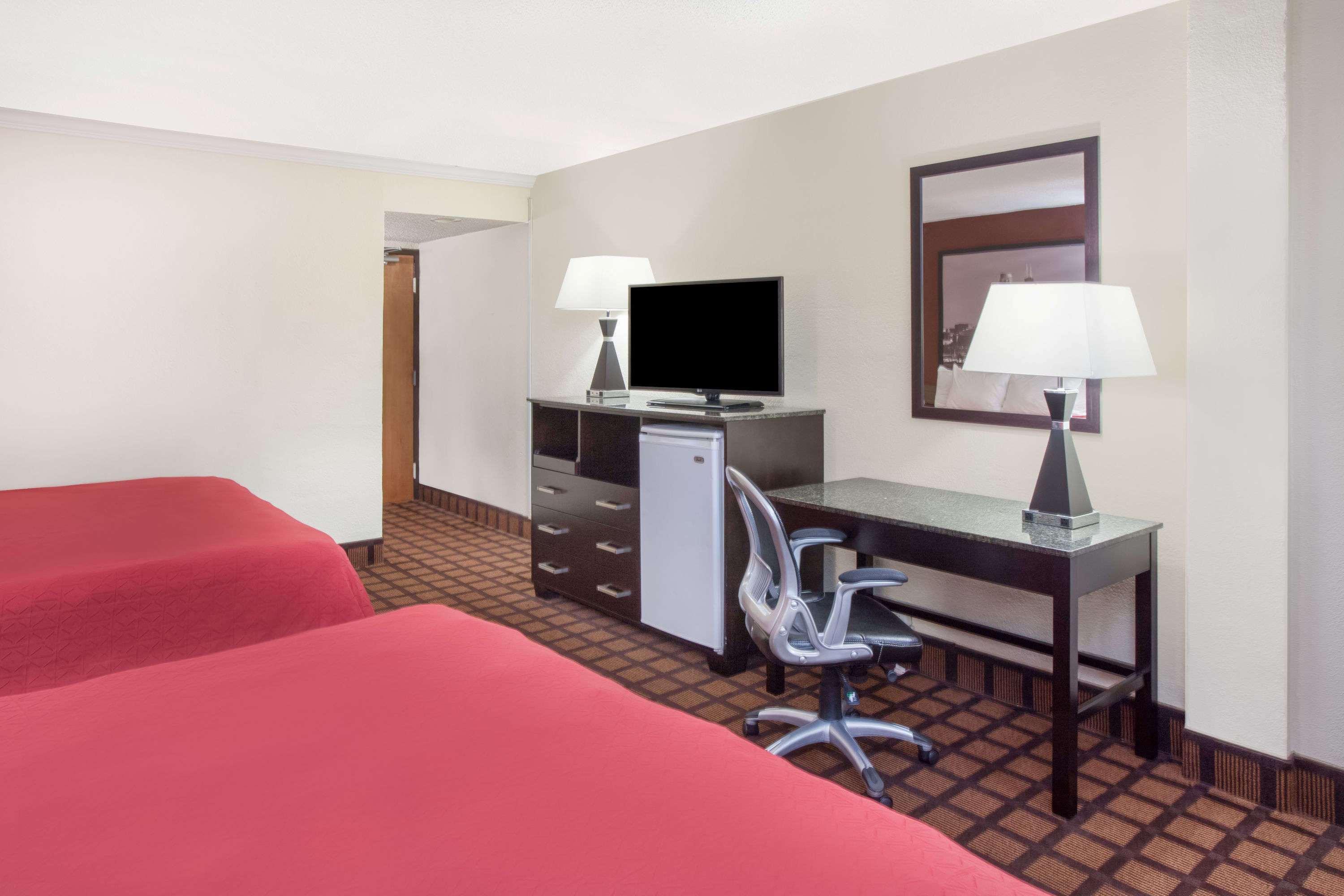 Super 8 By Wyndham Il 2*