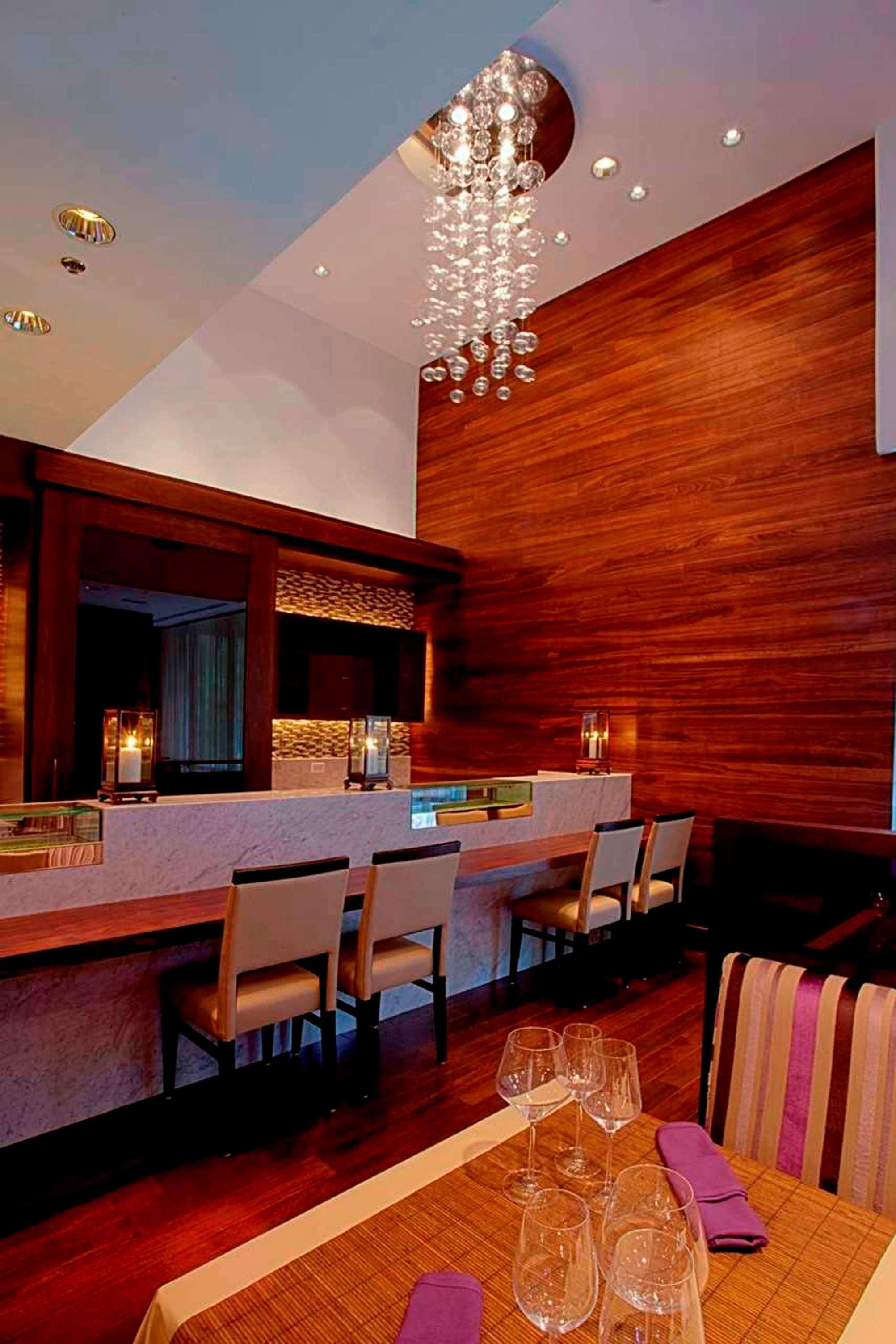 Hilton Magnificent Mile Hotel 3*