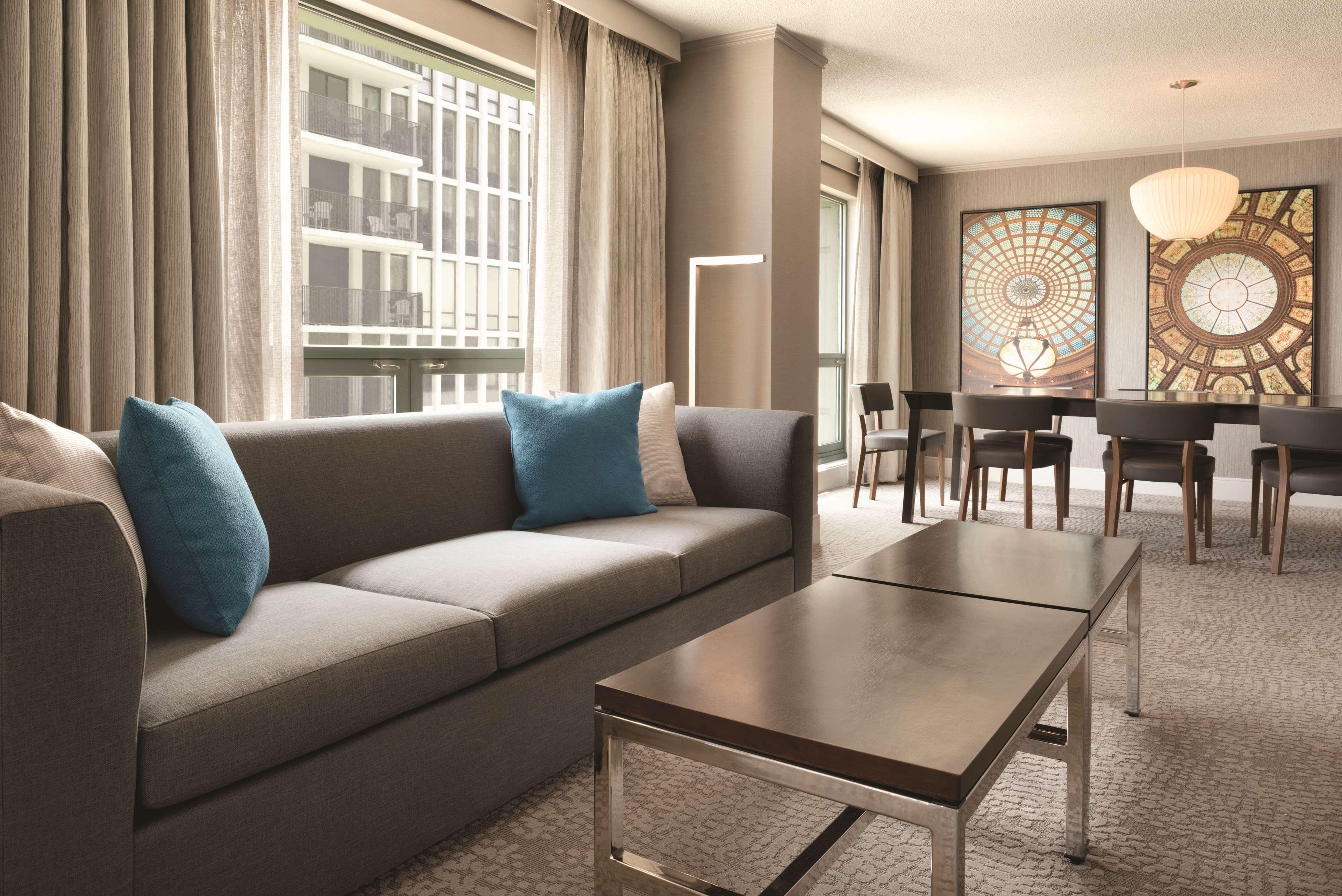 Hotel Hilton Magnificent Mile 3*