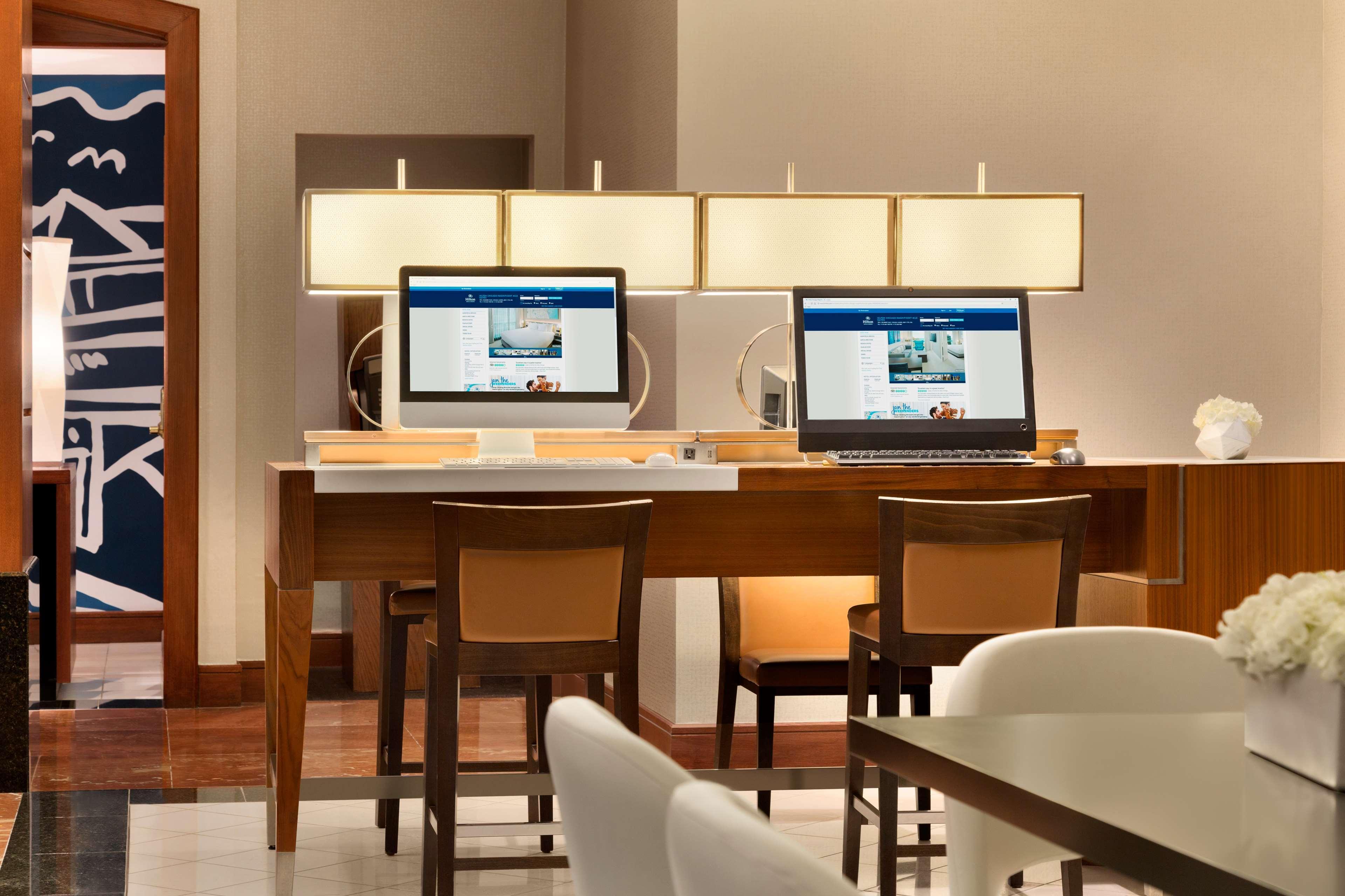 Hilton Magnificent Mile Hotel 3*