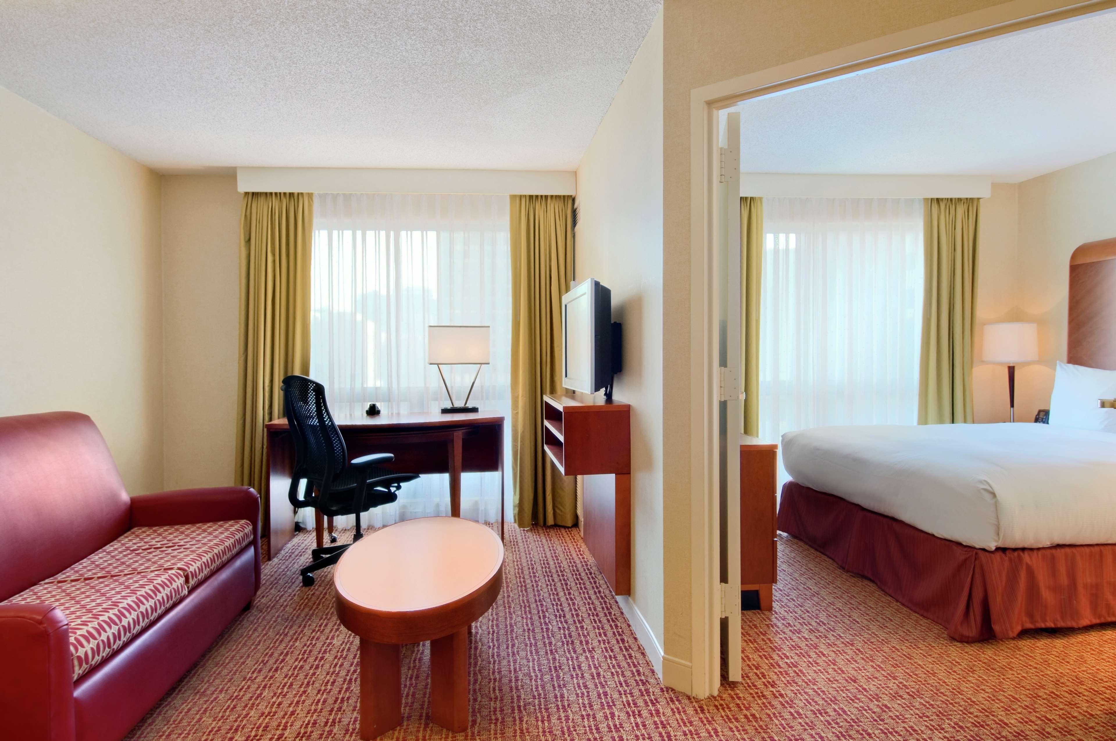 Hilton Magnificent Mile 3*