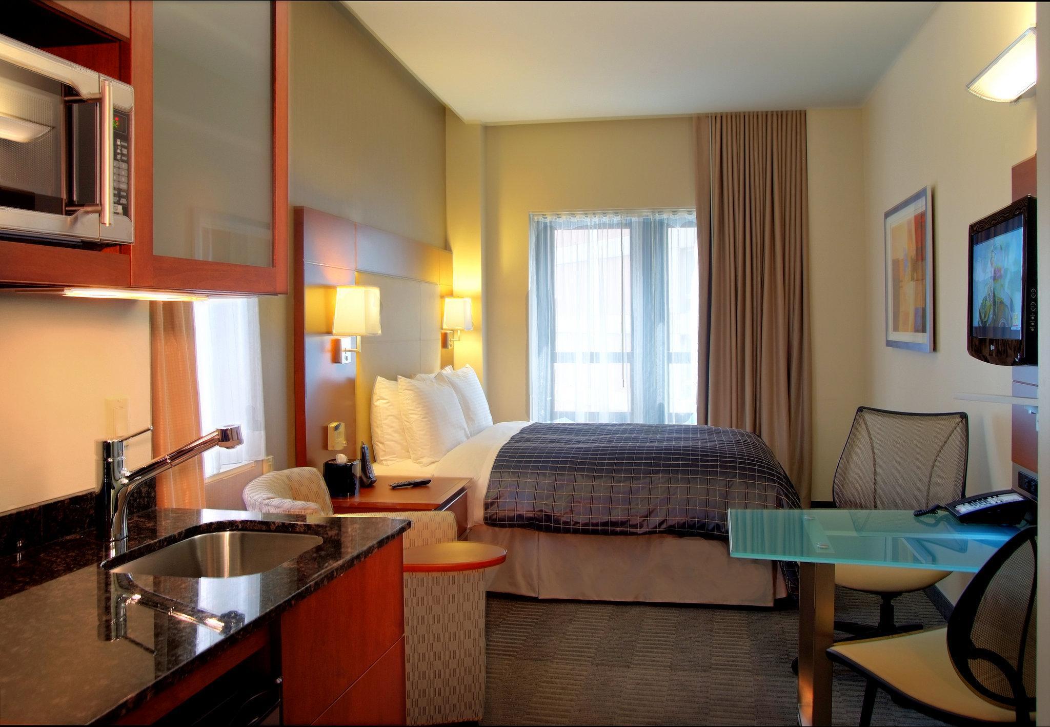 Hotel River