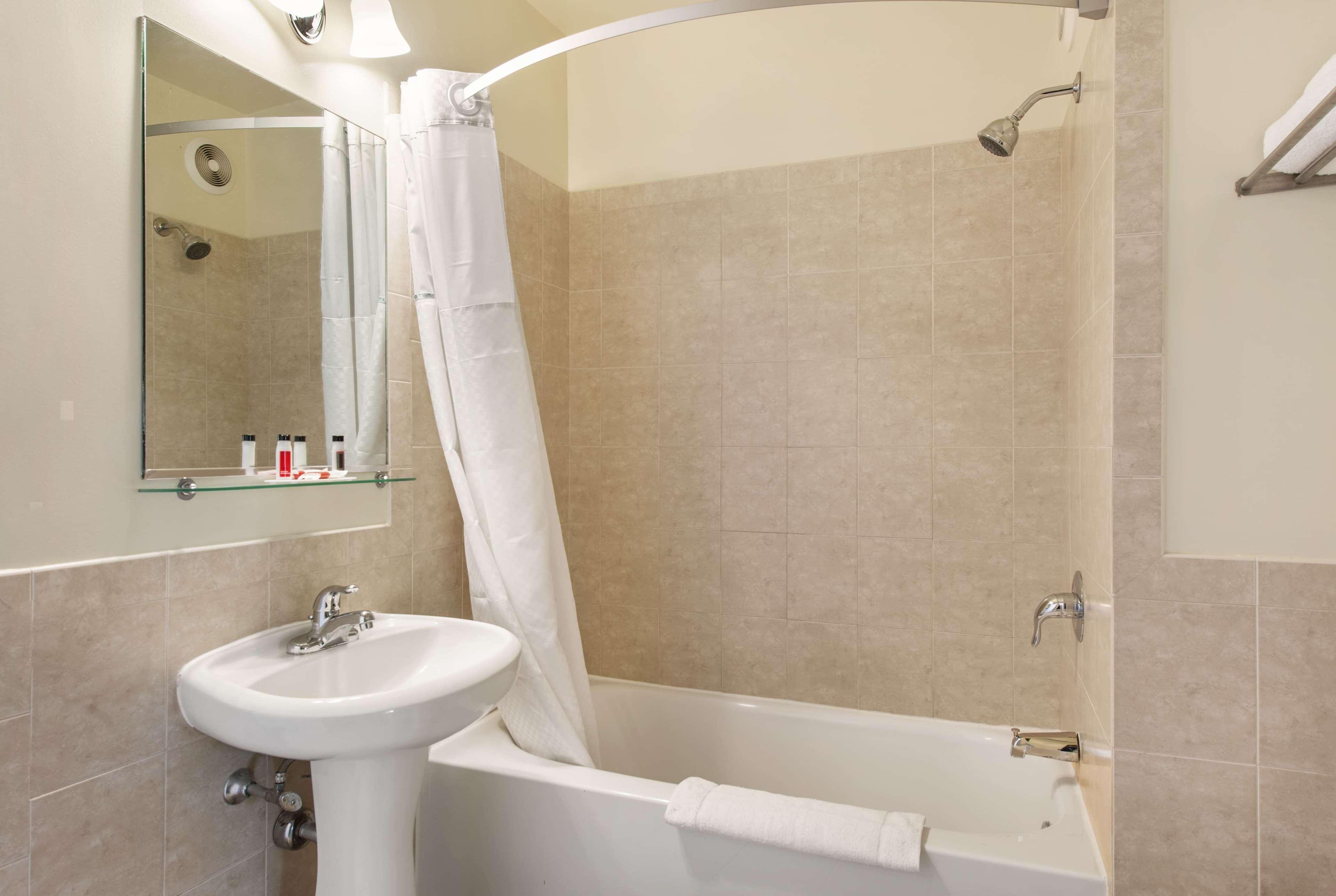 Hotel Travelodge By Wyndham Downtown 2*