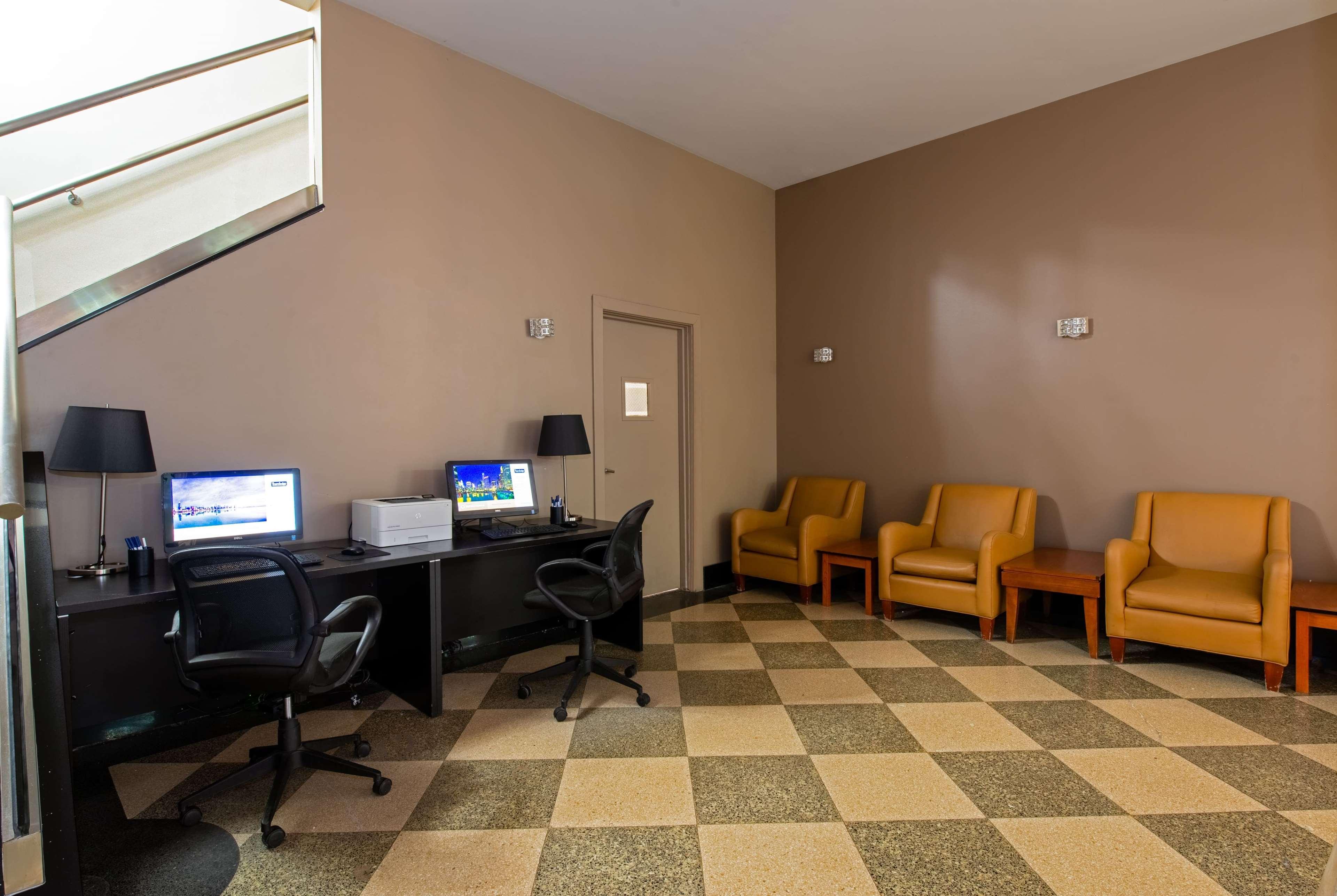 Travelodge By Wyndham Downtown Hotel