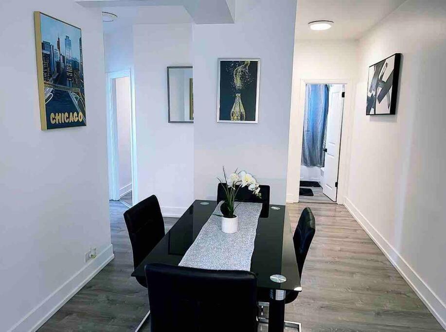 Luxury 3 Bedroom With Fireplace & Lake View! Apartment Chicago