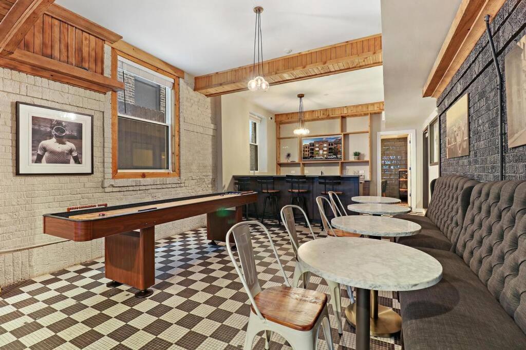 & Comfy Studio Apt Close To Shops & Dining - Montrose 210 & 212 Apartment Chicago