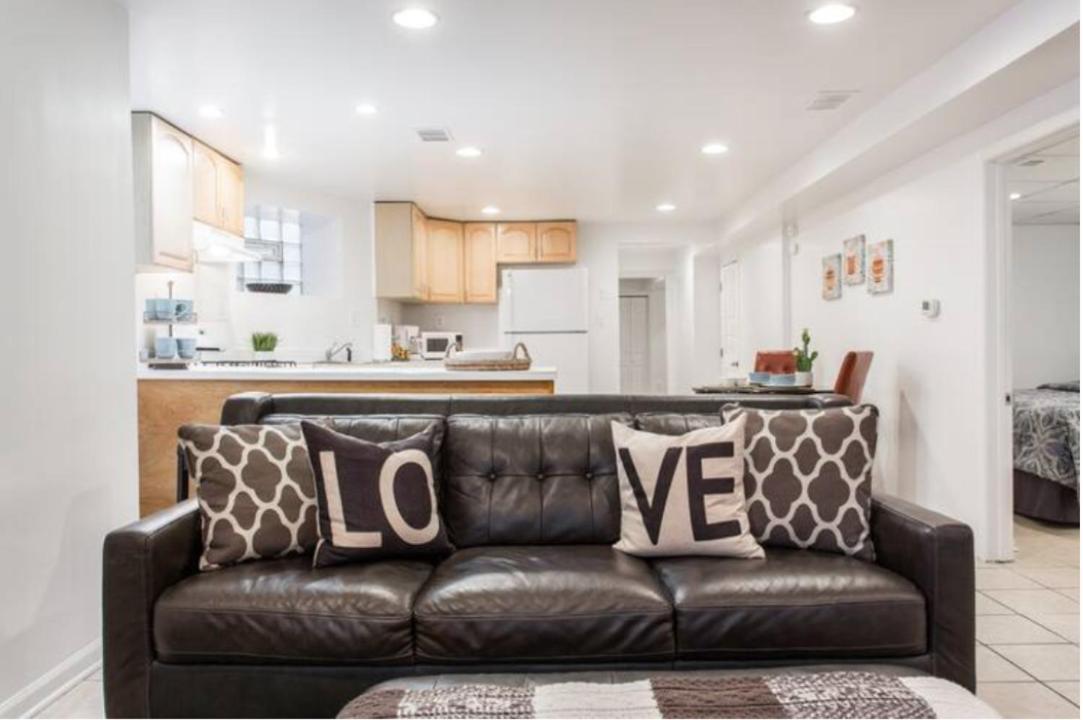 Apartment The Wrigleyville Garden 200 Steps To Wrigley-2br Chicago