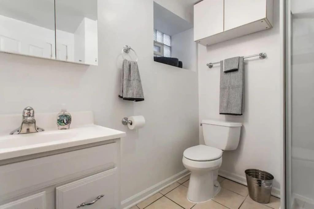 The Wrigleyville Garden 200 Steps To Wrigley-2br *