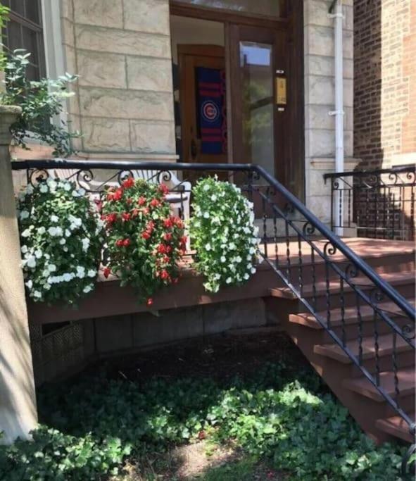 The Wrigleyville Garden 200 Steps To Wrigley-2br Apartment