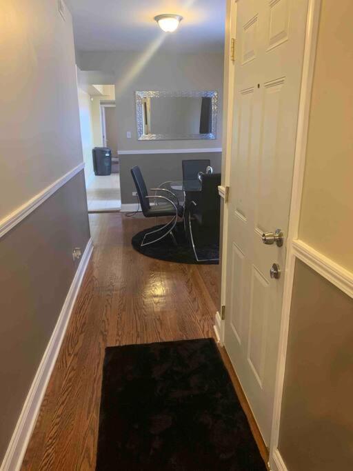Luxury 3br, 1ba-5mins From Hyde Park Apartment *