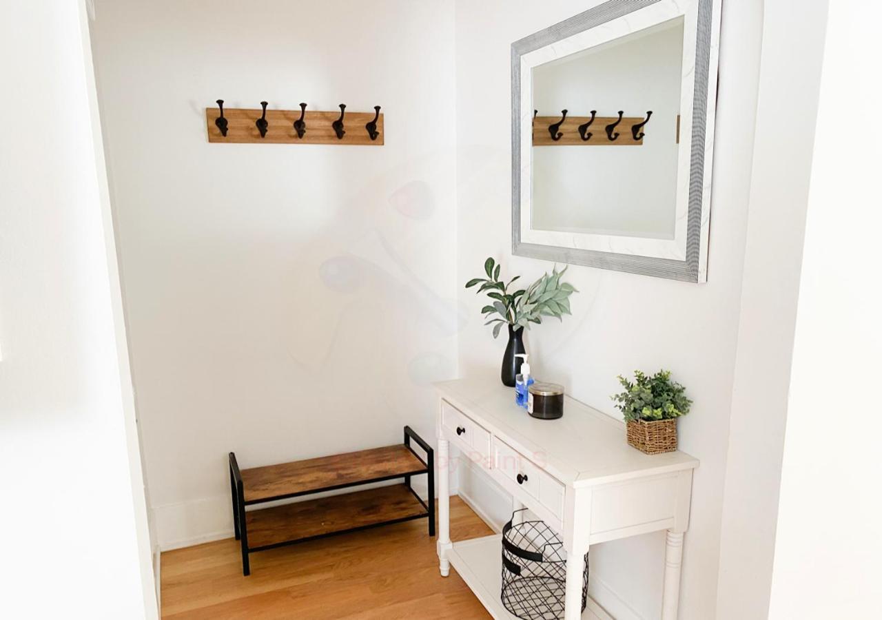 Apartment Updated 3 Bedroom In Portage Park! Free Parking!
