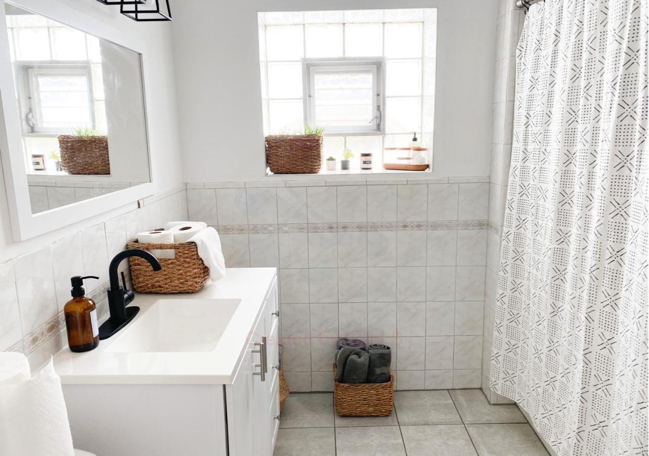 Updated 3 Bedroom In Portage Park! Free Parking!