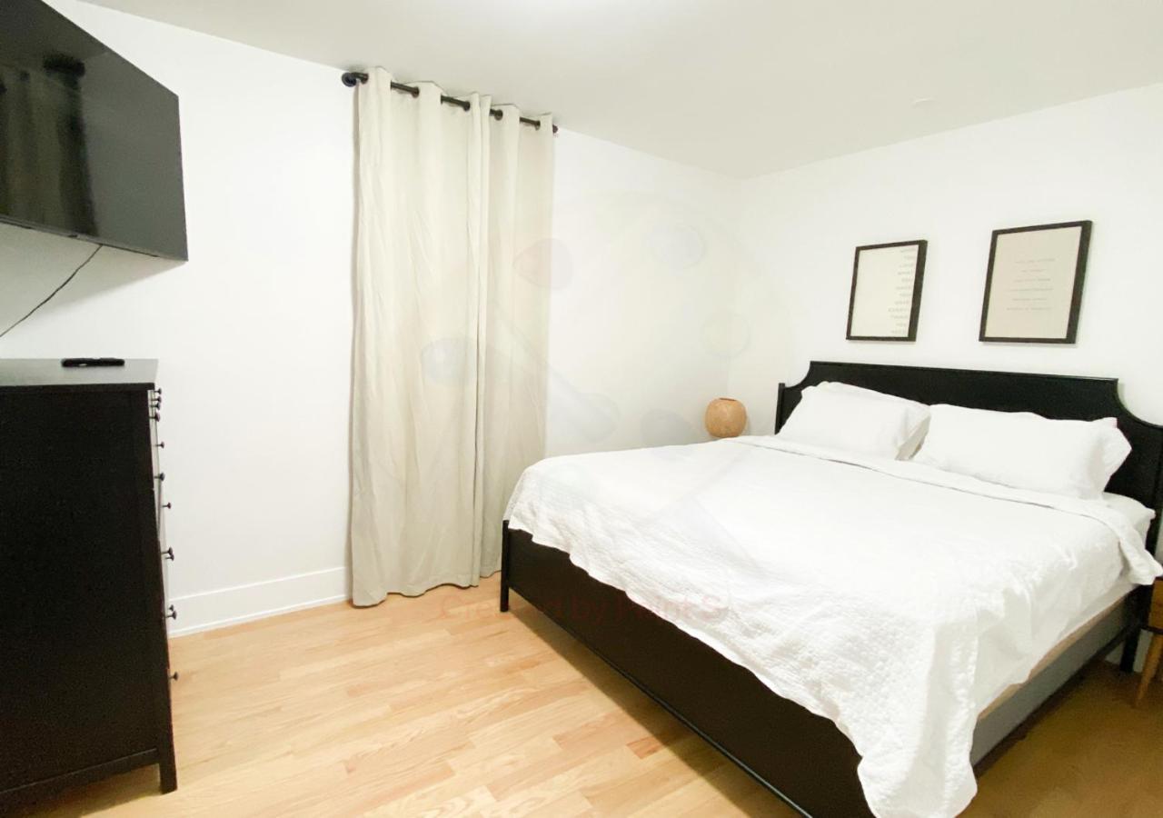 Apartment Updated 3 Bedroom In Portage Park! Free Parking!
