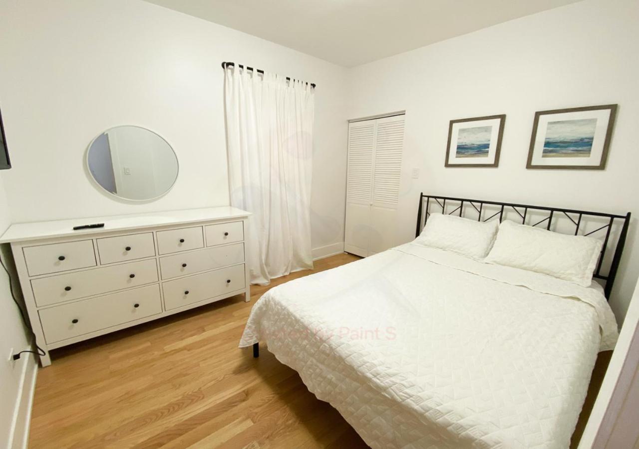 Updated 3 Bedroom In Portage Park! Free Parking! * Chicago