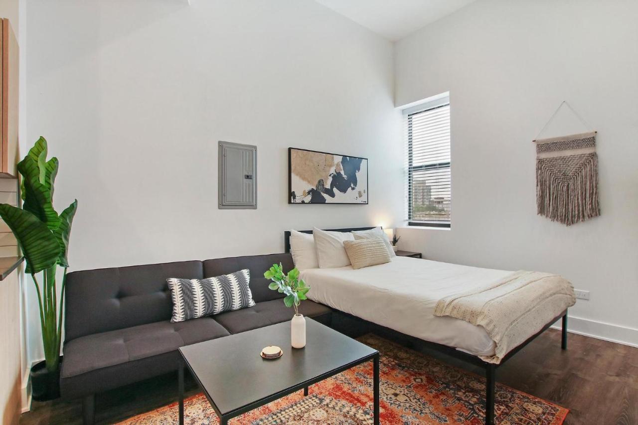 Apartment Simple Studio Apt With In-unit Laundry - Wilson 403 Chicago