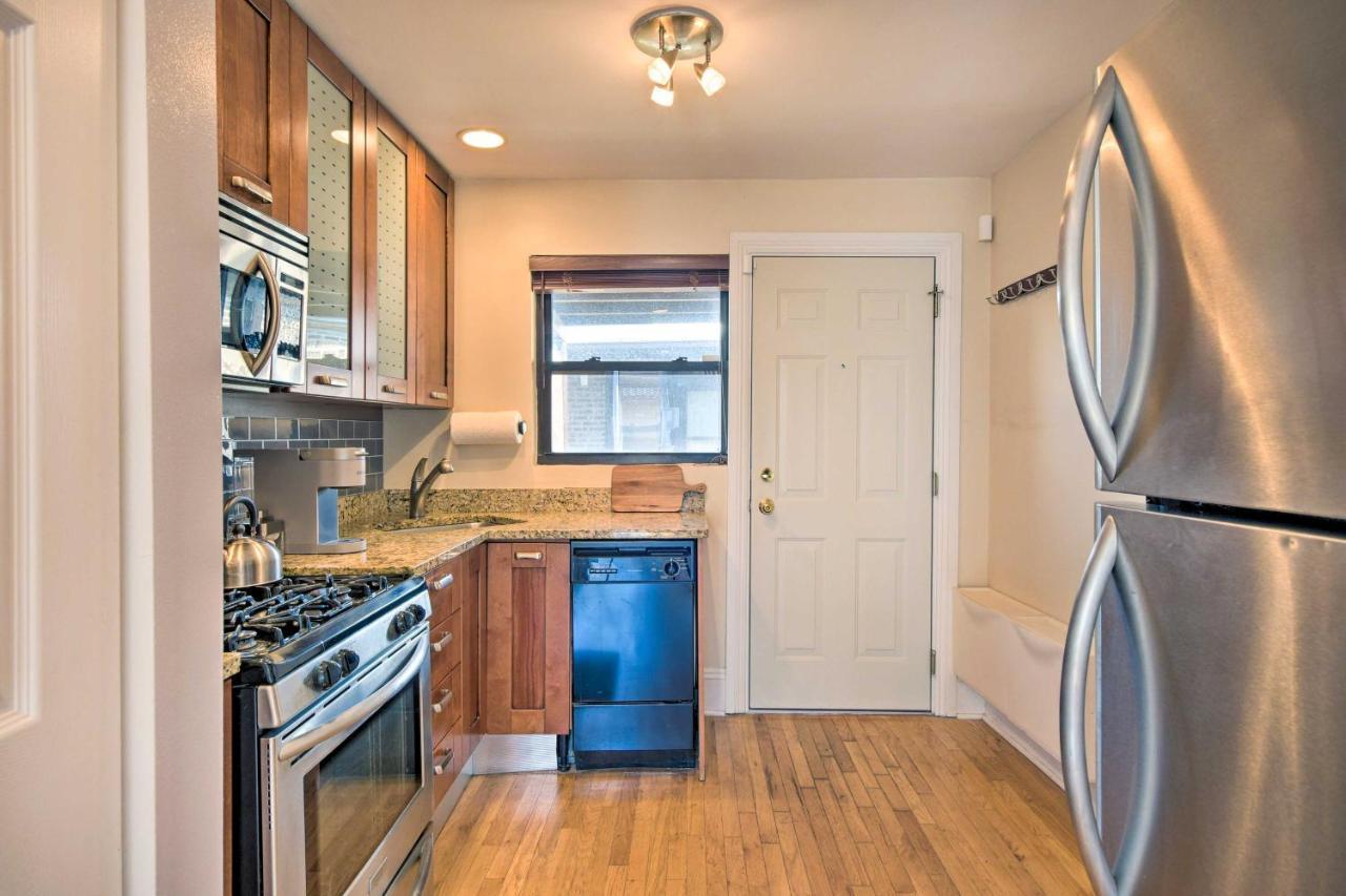 Urban Escape About 1 Mi To Local Beaches! Apartment
