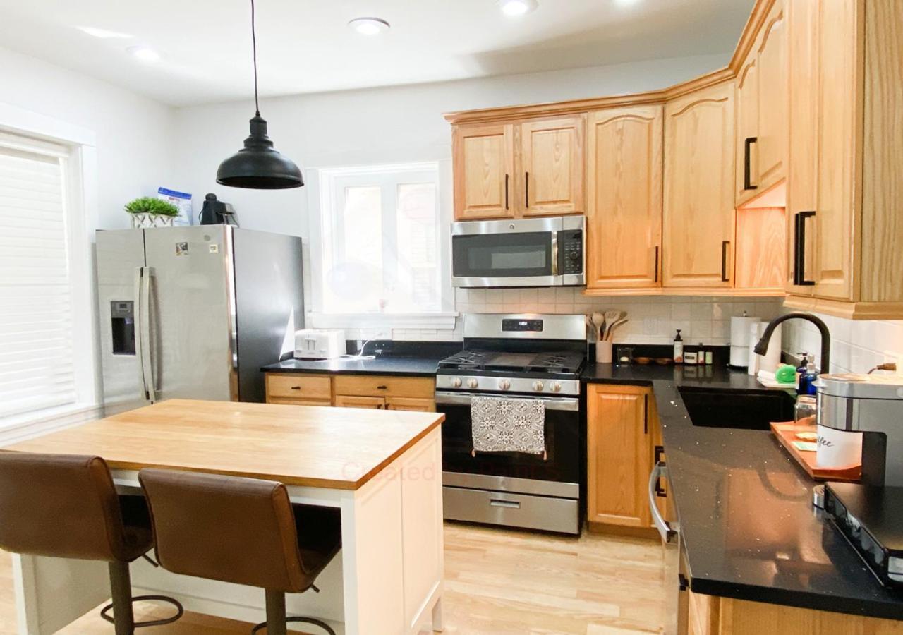 Apartment Updated 3 Bedroom In Portage Park! Free Parking! *