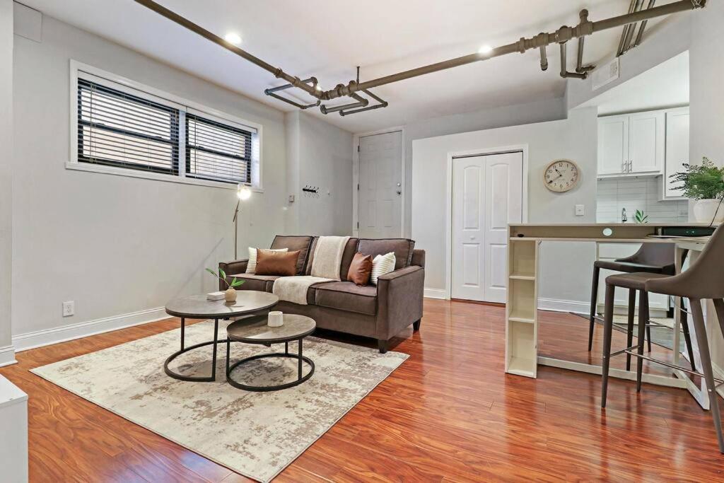 Stylish And Fully Furnished Studio - Oakdale G Chicago