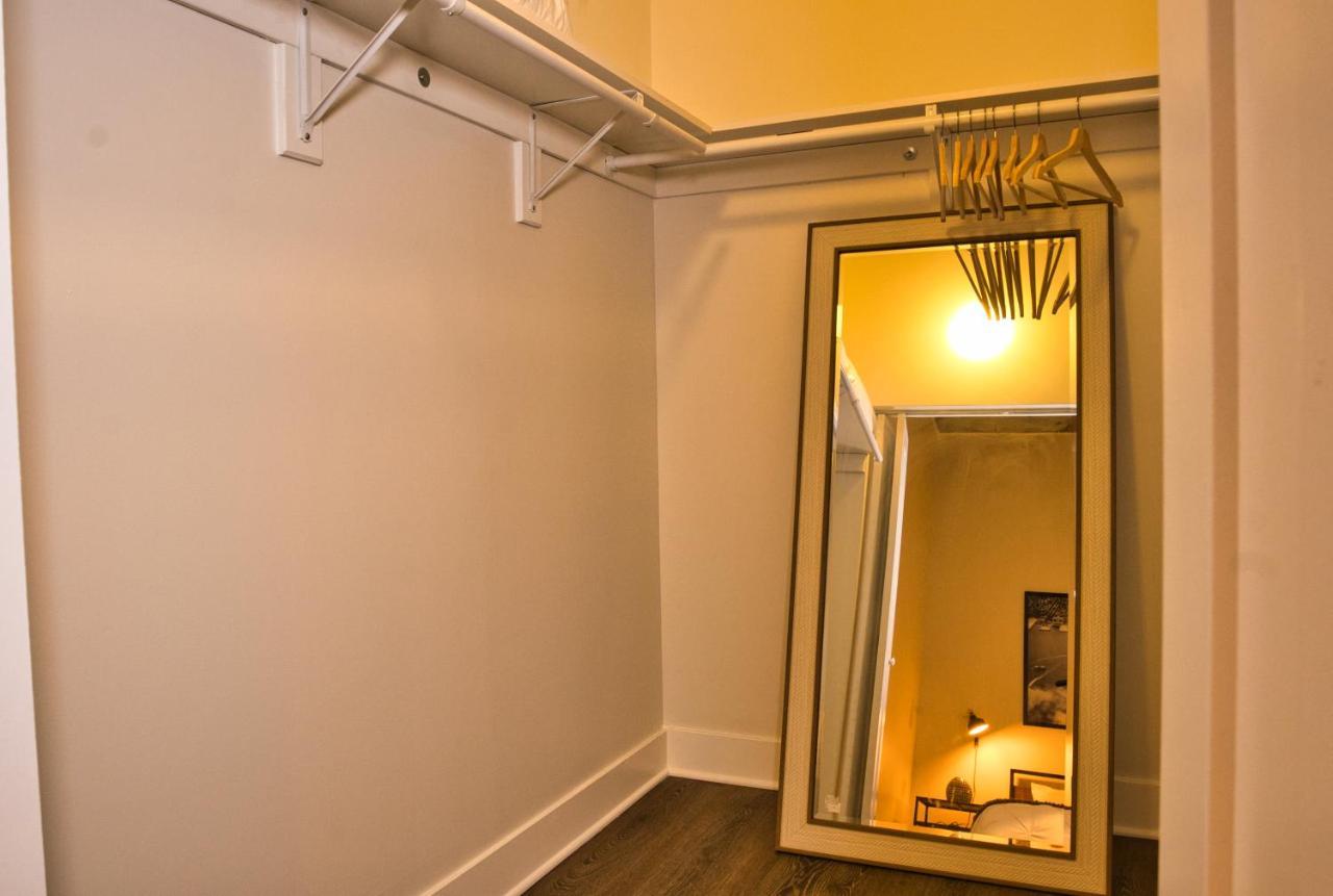 Apartment Skyline View Patio Suite: Mccormick Place 3br Retreat Chicago