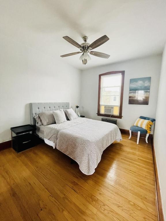 Apartment The Karlov. Gorgeous ,spacious 2bd/ 1ba W/ Parking Chicago