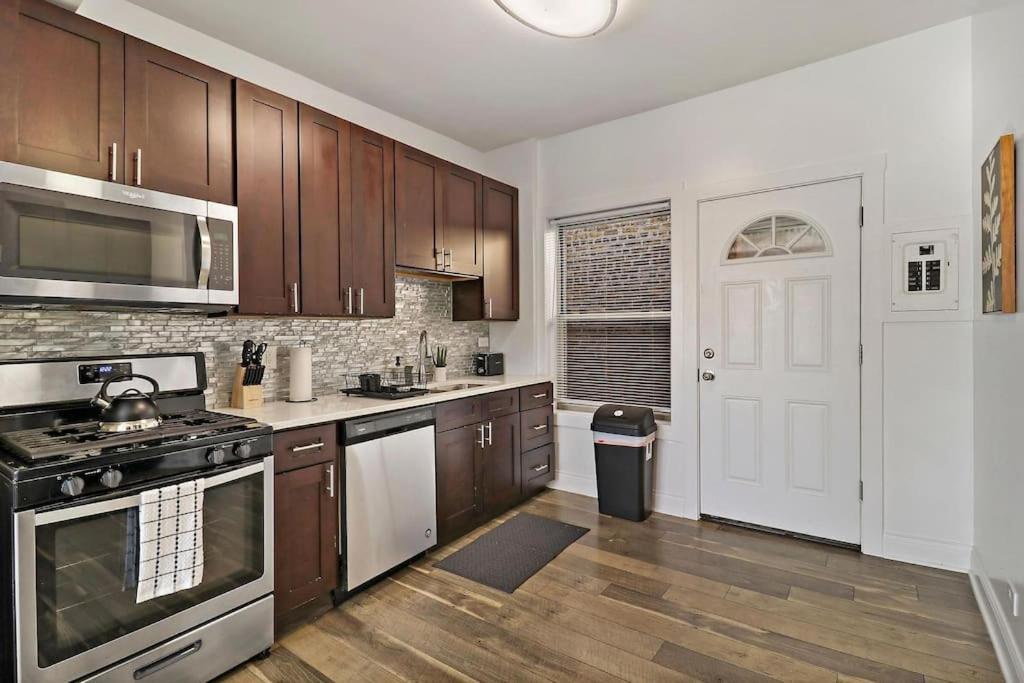 Irving Park 3br With Full Kitchen - Belle Plaine 2w Apartment *