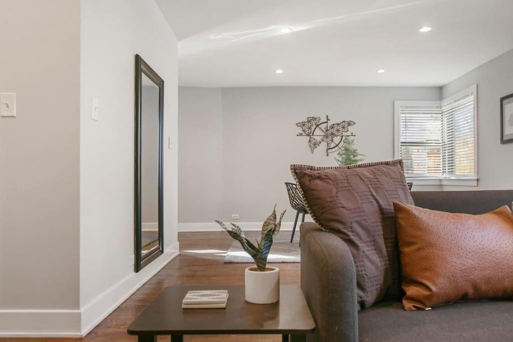 Vibrant 2br Apt Close To And Park - Sheridan 1 Apartment Chicago