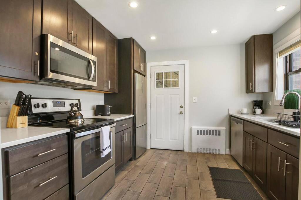 Apartment Vibrant 2br Apt Close To And Park - Sheridan 1 *