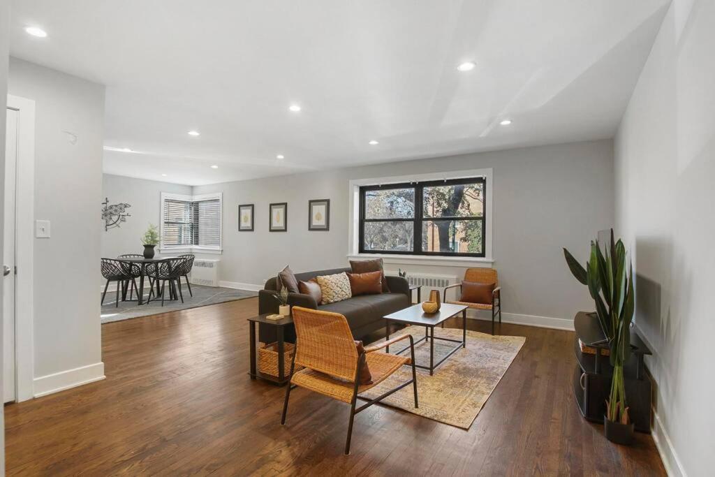 Vibrant 2br Apt Close To And Park - Sheridan 1 *