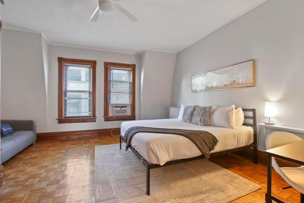 Well-equipped 4br Apt With In-unit Washer & Dryer - Broadway 2 Apartment