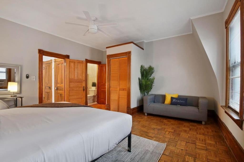 Apartment Well-equipped 4br Apt With In-unit Washer & Dryer - Broadway 2 Chicago