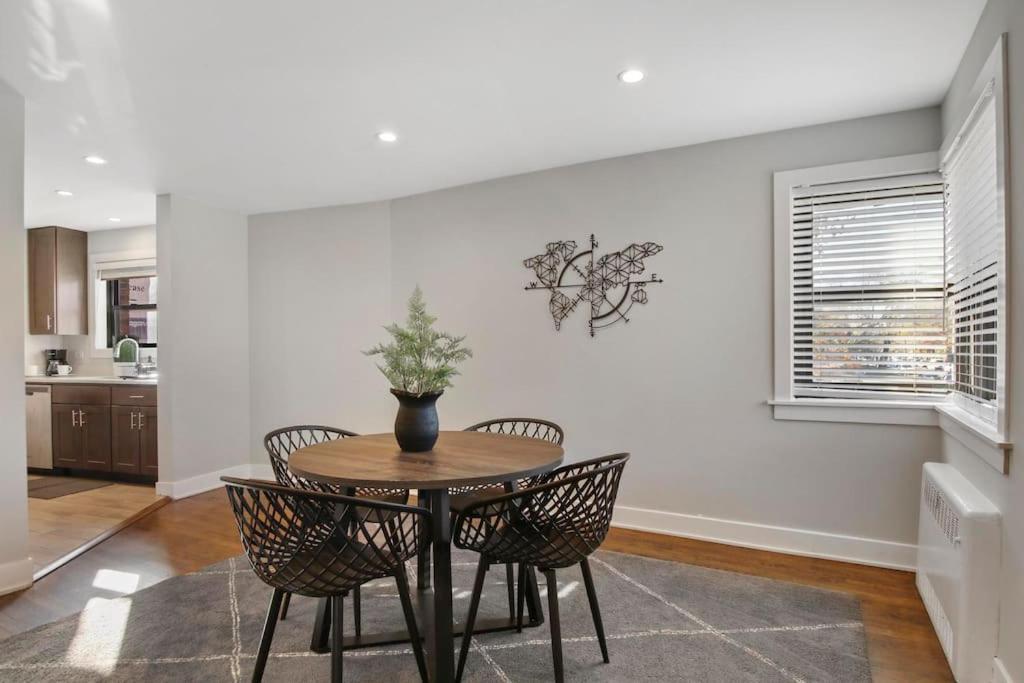 Vibrant 2br Apt Close To And Park - Sheridan 1 Apartment *