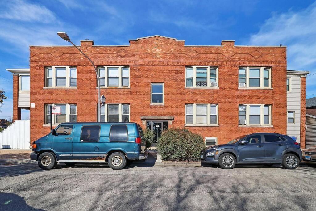 Irving Park 3br With Full Kitchen - Belle Plaine 2w Apartment *